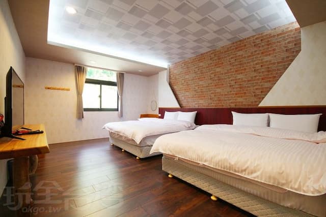 Weifeng Resort-Standard quadruple room-1