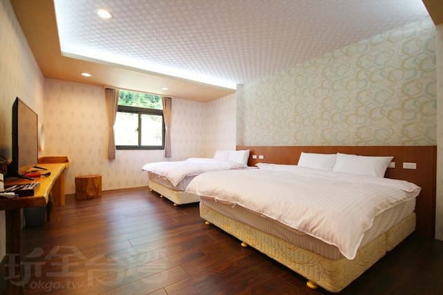Weifeng Resort-Standard quadruple room-3