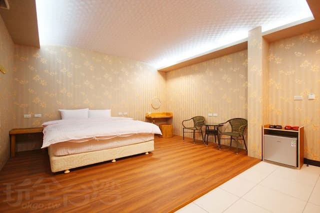 Weifeng Resort-Deluxe Double Room-1