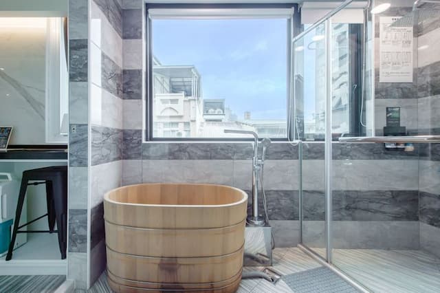 日月潭兒茶宿｜附電梯、地點便利、乾淨舒適-高級家庭房-附原木泡澡桶-有窗-201.301-9