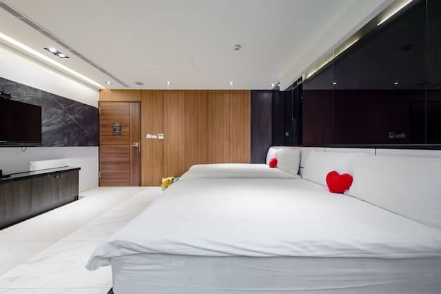 日月潭兒茶宿｜附電梯、地點便利、乾淨舒適-高級家庭房-附原木泡澡桶-有窗-201.301-2