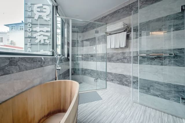 日月潭兒茶宿｜附電梯、地點便利、乾淨舒適-高級家庭房-附原木泡澡桶-有窗-201.301-8