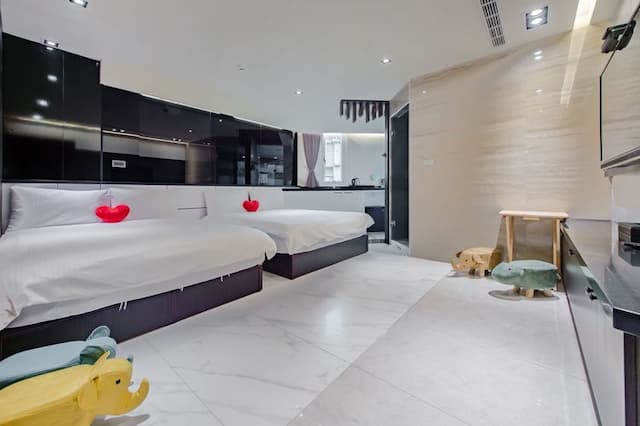 日月潭兒茶宿｜附電梯、地點便利、乾淨舒適-高級家庭房-附原木泡澡桶-有窗-201.301-1