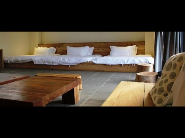 White house 35 B&B-Seaview Beachfront Family Room | Private Living Room-1