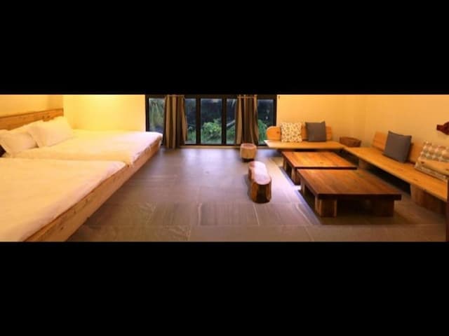 White house 35 B&B-Seaview Beachfront Family Room | Private Living Room-4