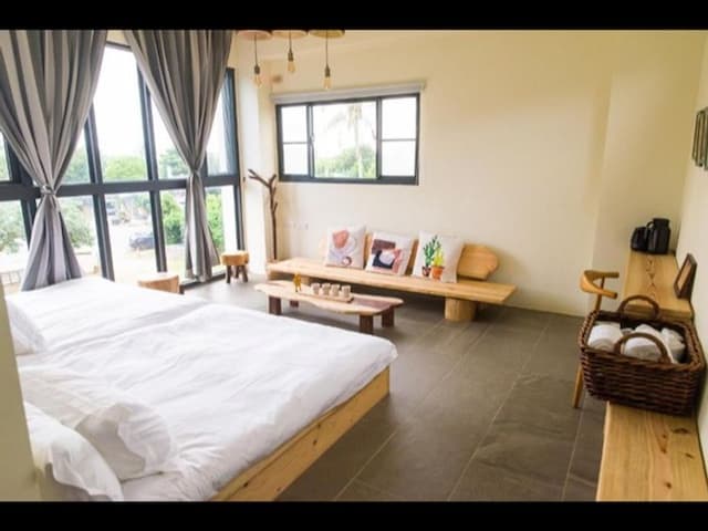 White house 35 B&B-Quadruple Room With Sea View-1