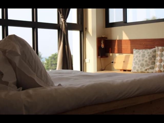 White house 35 B&B-Ocean View Quadruple With Bathtub-2