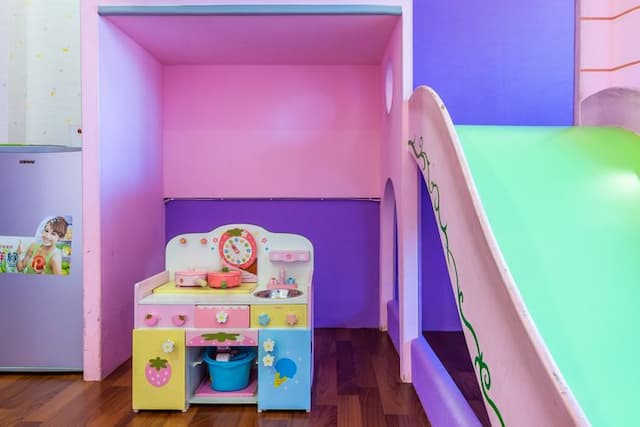 小搗蛋親子民宿 l 卡通服裝、親子遊戲區-舒適四人房-附浴缸-公主城堡-7