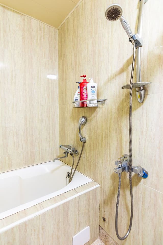 小搗蛋親子民宿 l 卡通服裝、親子遊戲區-舒適四人房-附浴缸-公主城堡-9