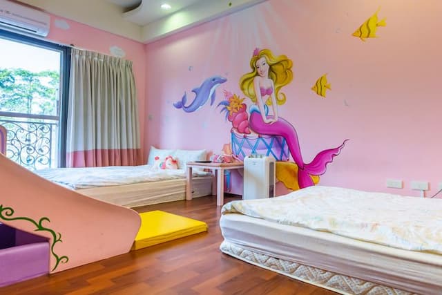 小搗蛋親子民宿 l 卡通服裝、親子遊戲區-舒適四人房-附浴缸-公主城堡-3