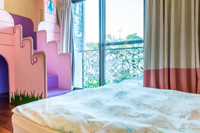 小搗蛋親子民宿 l 卡通服裝、親子遊戲區-舒適四人房-附浴缸-公主城堡-5