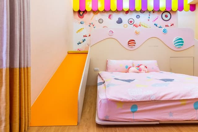 小搗蛋親子民宿 l 卡通服裝、親子遊戲區-加大雙人床房-糖果屋-3