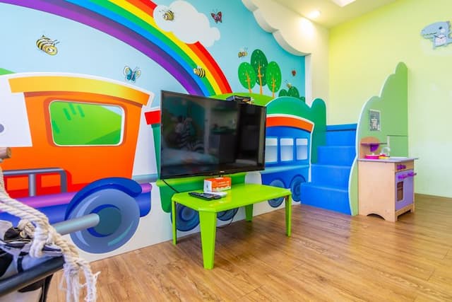 小搗蛋親子民宿 l 卡通服裝、親子遊戲區-四人房-附加大雙人床-動物園-5