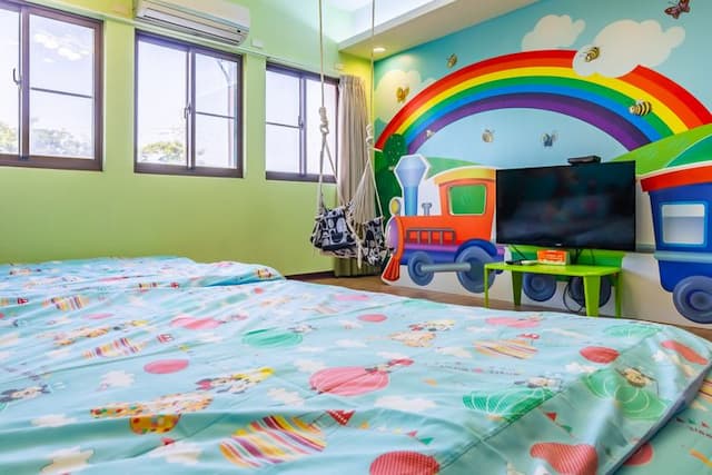 小搗蛋親子民宿 l 卡通服裝、親子遊戲區-四人房-附加大雙人床-動物園-8