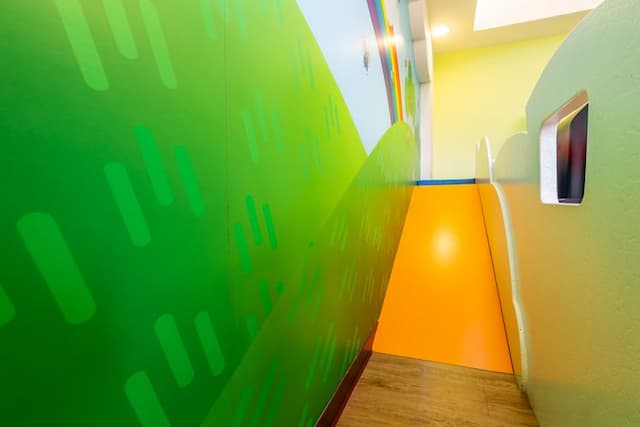 小搗蛋親子民宿 l 卡通服裝、親子遊戲區-四人房-附加大雙人床-動物園-6