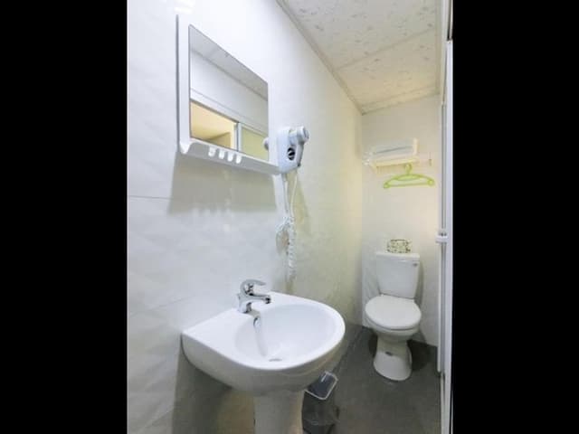 T.O. Hotel-Backpacker suite quadruple room-9