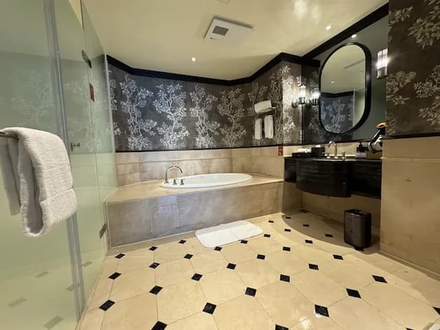 遠雄悅來大飯店-經典山景套房(一大床)｜Room only-5