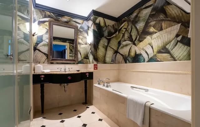 遠雄悅來大飯店-精緻山景客房(一大床)｜早餐+海洋公園門票-6