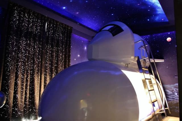 Hi Kids B&B-Mountain View Triple Room with Bathtub-Space Shuttle-1