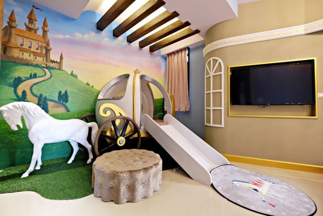 Hi Kids B&B-Mountain View Superior Family Room with Balcony-Pumpkin Carriage-1