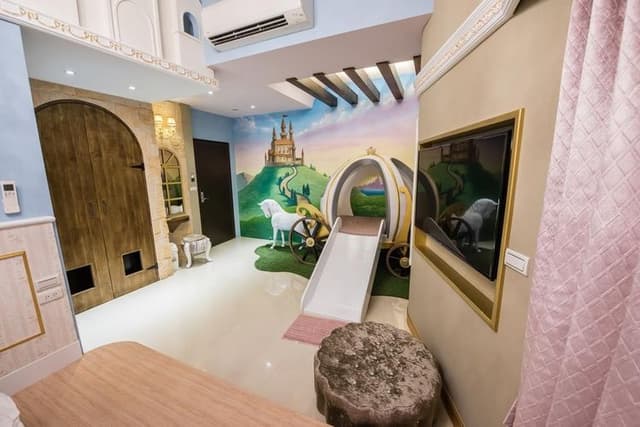Hi Kids B&B-Mountain View Superior Family Room with Balcony-Pumpkin Carriage-3