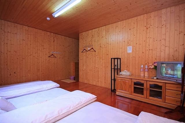 日月潭金湶平價民宿｜近伊達邵碼頭-六人通舖套房-1