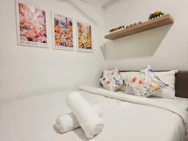 Agile Residence TRX by Isabella-Deluxe King and Queen Room-5