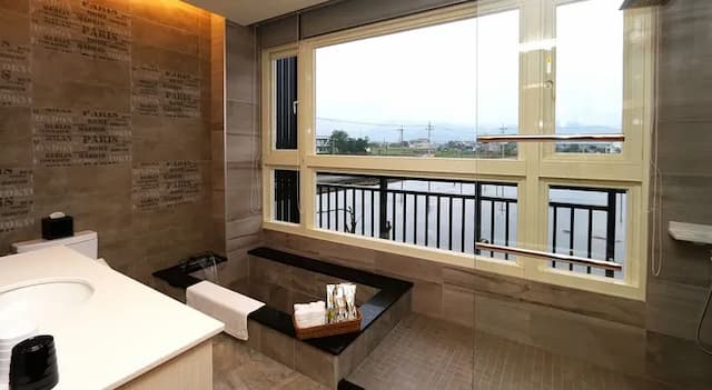 山水聽風-豪華家庭房-5