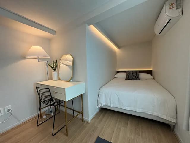 Minsu new home-Oasis Yeonnam #41 (5 minutes on foot from Arex and Hongik University Station)-9