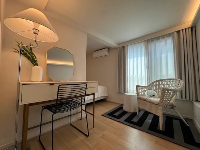 Minsu new home-Oasis Yeonnam #41 (5 minutes on foot from Arex and Hongik University Station)-12