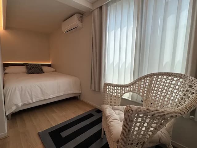 Minsu new home-Oasis Yeonnam #41 (5 minutes on foot from Arex and Hongik University Station)-8