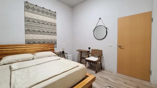 房間格局，使用高級護椎獨立筒床墊