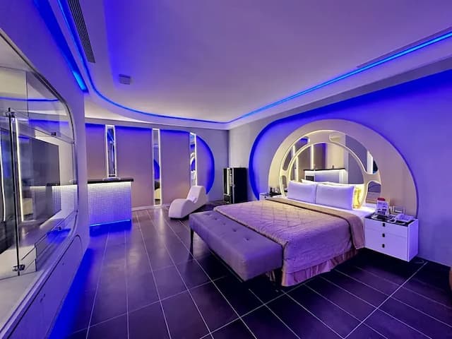 薇風精品汽車旅館 l 免費早餐-豪華雙人房 - 附設KTV-1