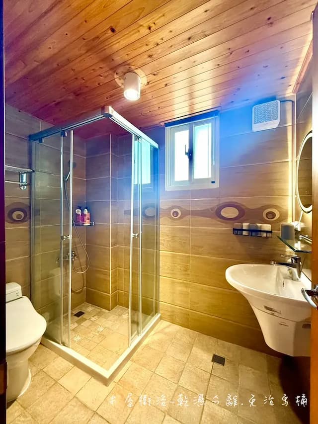 獨立衛浴有窗乾濕分離免治馬桶