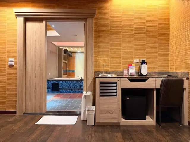 薇風精品汽車旅館 l 免費早餐-高級雙人房 - 附設KTV-6