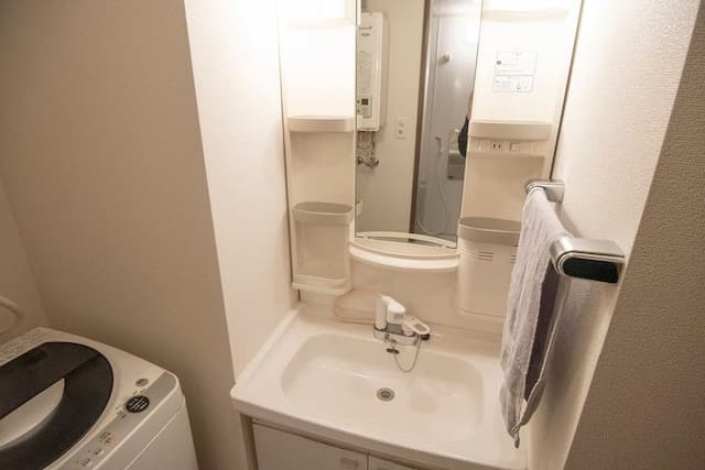 Susukino Station is only 400m (4 minutes walk from subway station)-Room 301-8