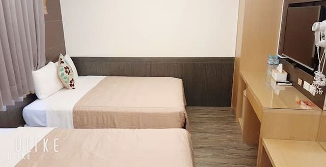 墾丁津津音樂客棧 | 室內公共空間自行車停放-305標準4人房-1