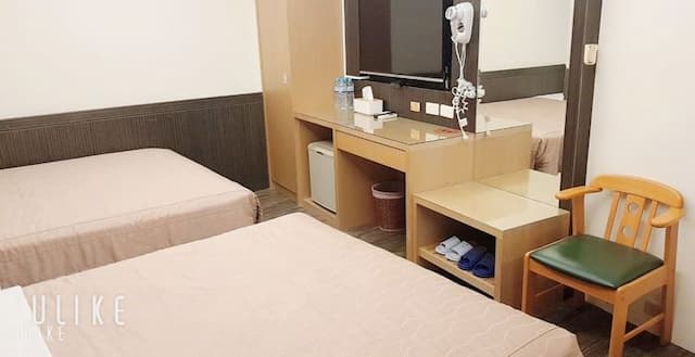 墾丁津津音樂客棧 | 室內公共空間自行車停放-305標準4人房-2