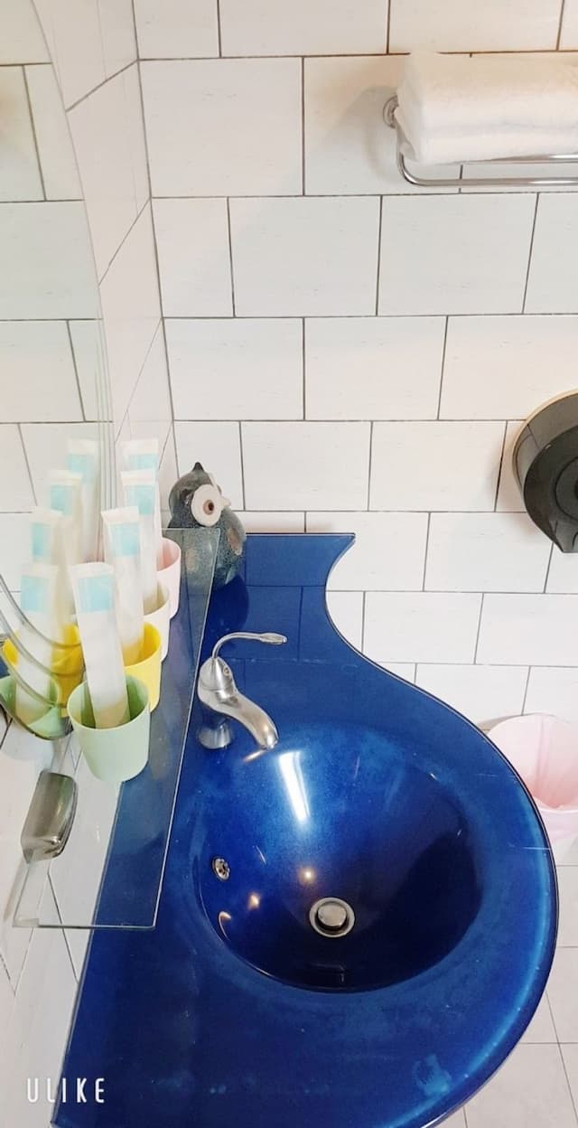 墾丁津津音樂客棧 | 室內公共空間自行車停放-305標準4人房-9