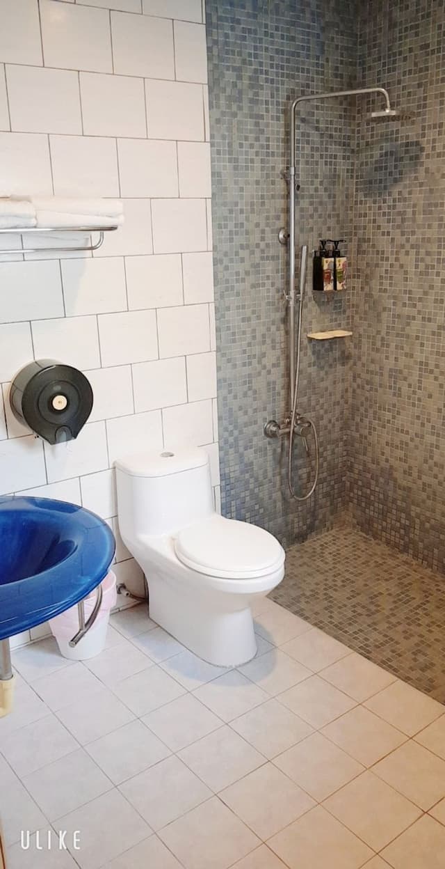 墾丁津津音樂客棧 | 室內公共空間自行車停放-305標準4人房-11