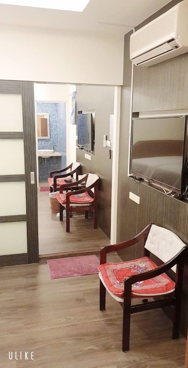 墾丁津津音樂客棧 | 室內公共空間自行車停放-307家庭6人房-3