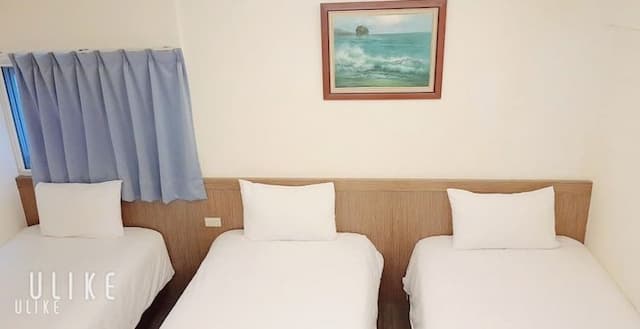 墾丁津津音樂客棧 | 室內公共空間自行車停放-307家庭6人房-2