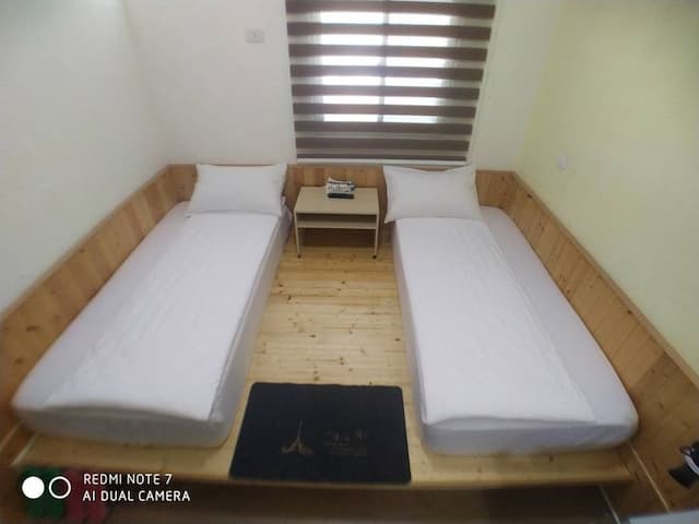 玖拾捌民宿｜可選購18-20人花蓮包棟｜近花蓮火車站-3A 雙床房附私人衛浴-2