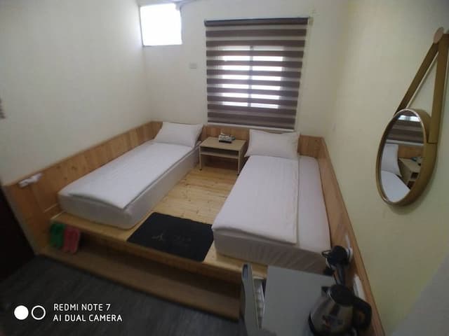 玖拾捌民宿｜可選購18-20人花蓮包棟｜近花蓮火車站-3A 雙床房附私人衛浴-3