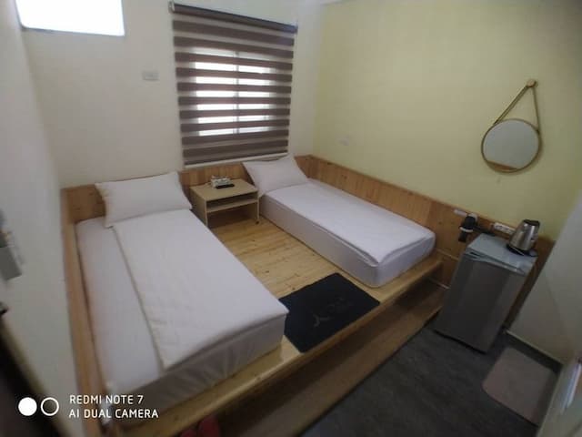 玖拾捌民宿｜可選購18-20人花蓮包棟｜近花蓮火車站-3A 雙床房附私人衛浴-1