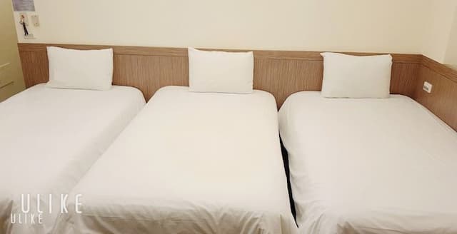 墾丁津津音樂客棧 | 室內公共空間自行車停放-310家庭8人房-2