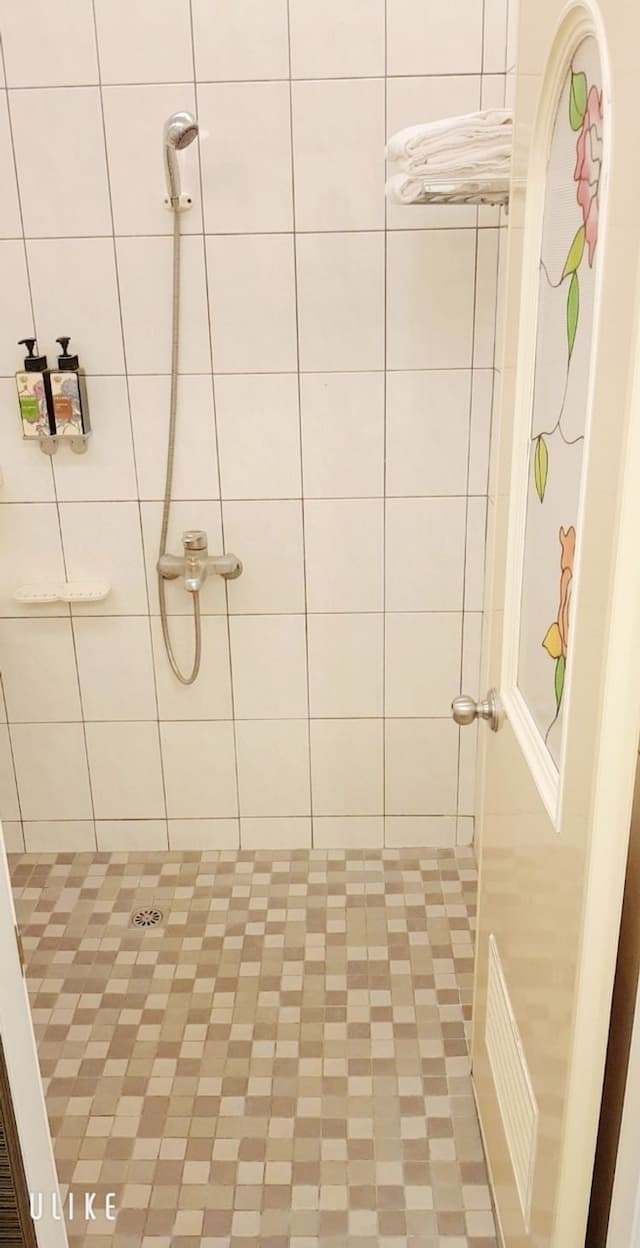 墾丁津津音樂客棧 | 室內公共空間自行車停放-310家庭8人房-1