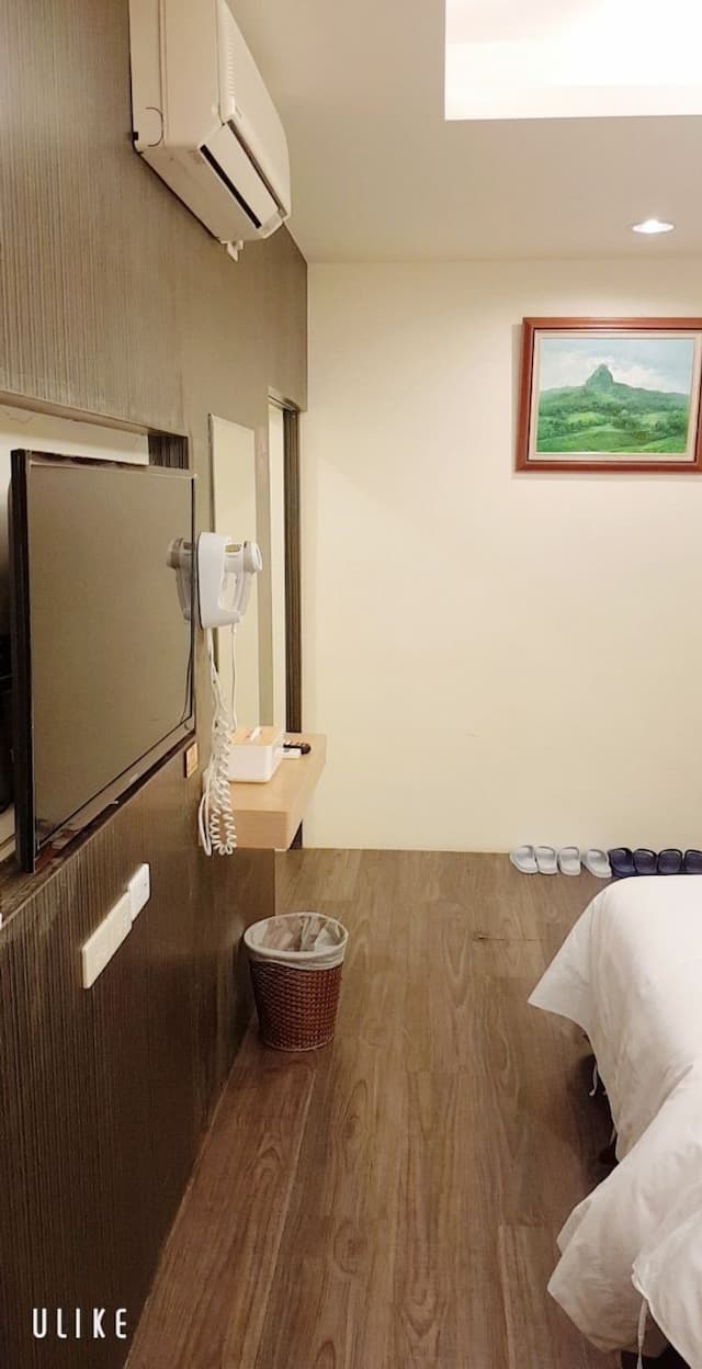 墾丁津津音樂客棧 | 室內公共空間自行車停放-310家庭8人房-3