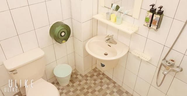 墾丁津津音樂客棧 | 室內公共空間自行車停放-310家庭8人房-5