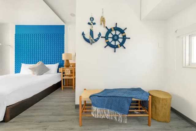 台南友愛有愛智能入住旅店-豪華加大雙人床房-13